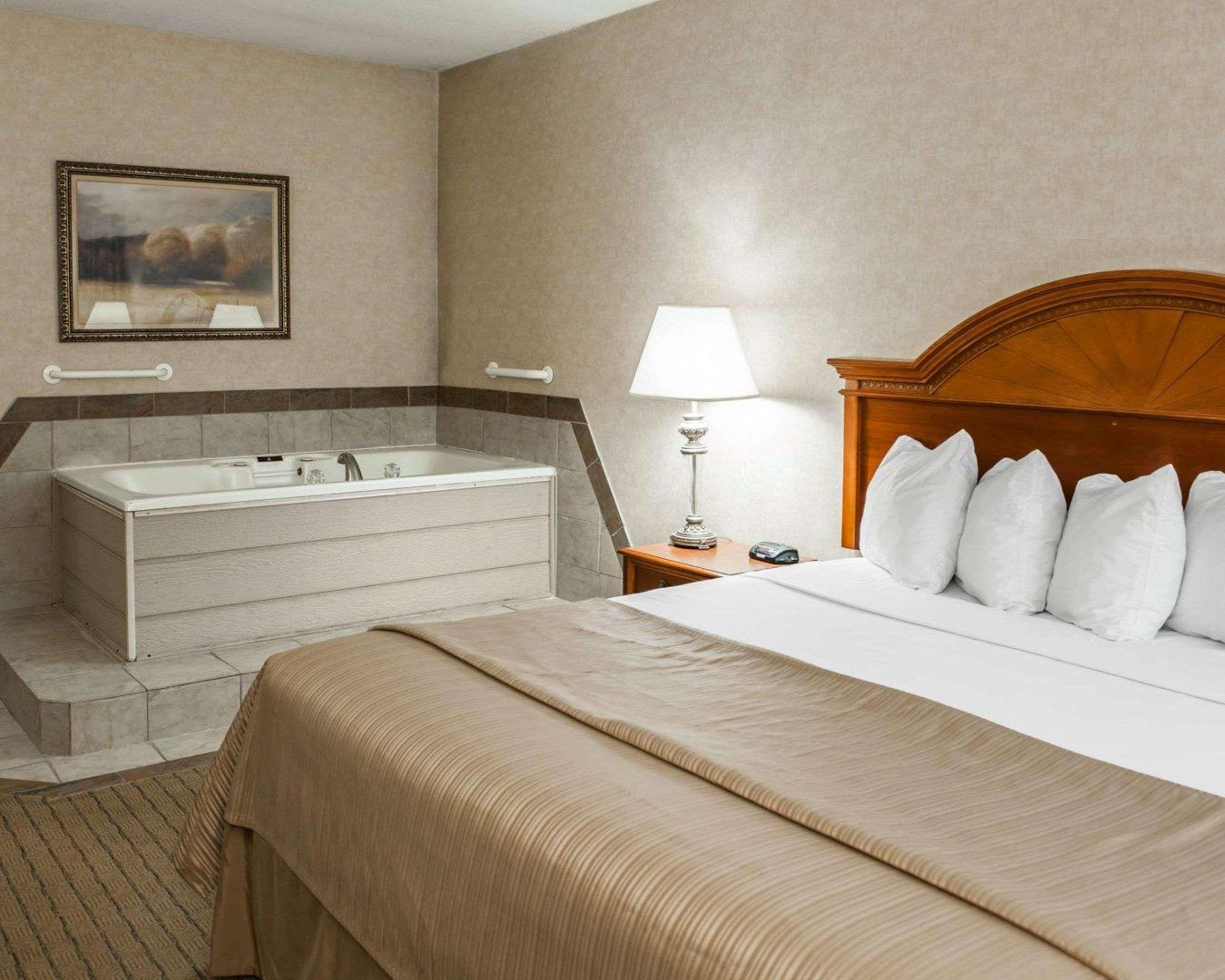 Quality Inn Castleton Exterior foto